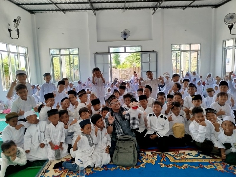 Maulid Nabi Ceria Bersama Kak Jaka di SDIT Bina Insan Situbondo
